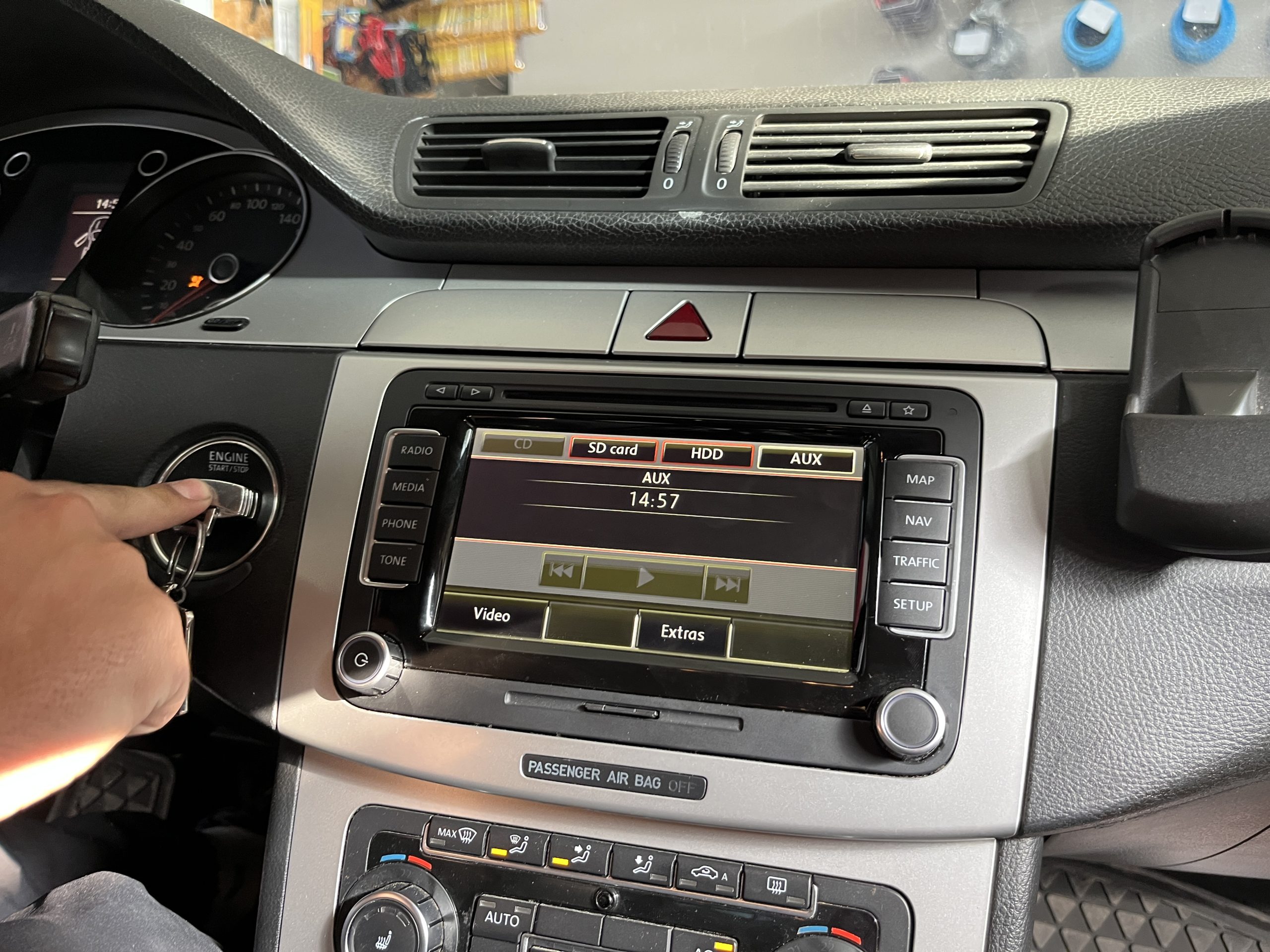 Volkswagen Passat B7 / CC - Parking Kamera za Fabricko Radio / Multimedija - Image 4