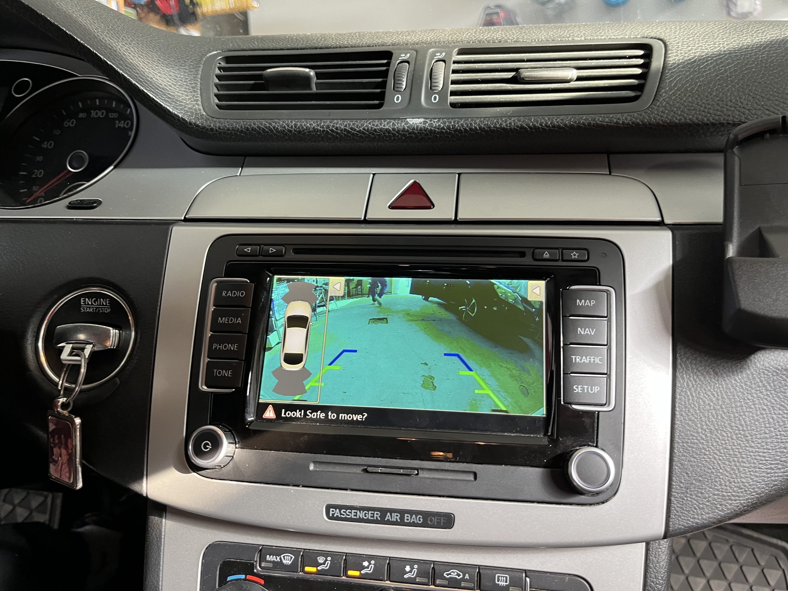 Volkswagen Passat B7 / CC - Parking Kamera za Fabricko Radio / Multimedija - Image 5