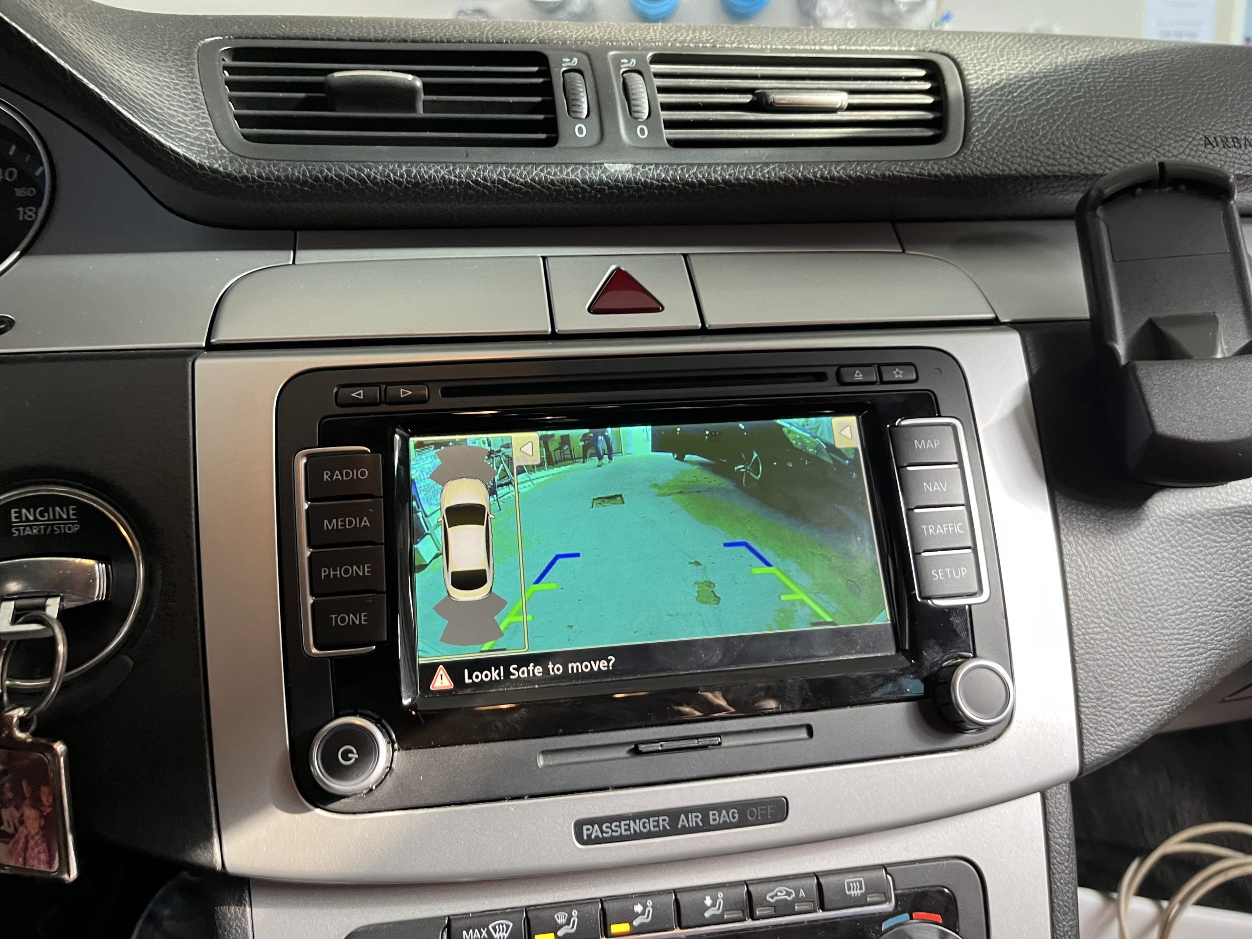 Volkswagen Passat B7 / CC - Parking Kamera za Fabricko Radio / Multimedija - Image 6